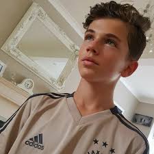 Ozzy Model En 2020 Coiffure Enfant Garcon Beau Mec Ado Photo Garcon