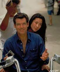 The star awards for top 10 most popular female artistes is an award presented annually at the star awards, a ceremony that was established in 1994. Pierce Brosnan And Michelle Yeoh 1997 9gag