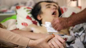 Düştüğü akarsuda beyni hasar görünce yatağa bağımlı hale geldi