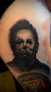 Lana del Rey para la genia de Sofi @sofiabsb9 !! Tattoo realizado por @ diego.vitelli.22 Si tenés una idea o consulta para tu próximo tatuaje, hacé  como Sofi y vení a vernos o