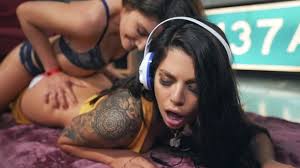 Find the Videos of your Favorite Pornhub Ads - TeenReviewer HD phone wallpaper