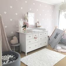 Die Anleitung Fur Unseren Diy Wickelplatz Aus Der Hemnes Kommode Von Ikea Findet Ihr Auf Dem Blog Kinderzimmer Fur Madchen Baby Deko Wickelkommode