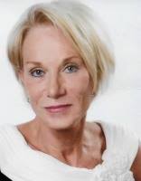 Ellie Dunlap's Instagram, Twitter & Facebook