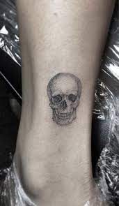 Skull Ankle Tattoo By Zeke Craneos Y Calaveras Tatuajes Craneos Tatuajes Geniales
