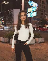 Facebook gives people the power to share. Turk Model Elif Aksu Sosyal Medyayi Salladi