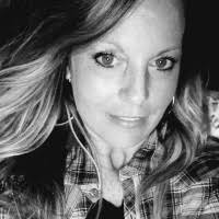 Kari Larkin's Instagram, Twitter & Facebook