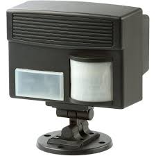 Un aparat ultrasunete caini agresivi mic si usor de purtat in buzunar sau in geanta cu o lungime de 12cm si o greutate de numai 100g avand o forma ergonomica bine. Aparat Electronic 60035 Cu Ultrasunete Si Senzor Pir Pentru Alungarea Animalelor Caini Pisici Pasari Iepuri Porci Mistreti Caprioare Rozatoare 100mp