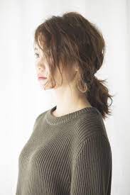 シュワルツコフオンライン ニットのざっくり感と まとめ髪のラフ感が相乗効果を生み出す ヘアカタログ 헤어스타일 웨이브 머리 머리