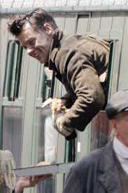 Harry styles fotos harry styles mode harry styles pictures harry edward styles one direction harry styles rebecca ferguson nicole scherzinger liam payne zayn malik. Harry Styles Has Never Been Hotter Than He Is In These New Dunkirk Set Photos