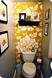 Not A Fan Of These Colors Together But I Love The Idea Of A Small Section Of The Wall Being A Bright Bold Deco Maison Deco Salle De Bain Decoration Toilettes