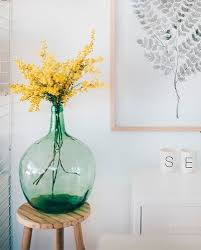 I fiori da sempre ornano le. 23 Idee Creative Per Arredare Recuperando Vecchie Damigiane Ispiratevi Idee Per Decorare La Casa Idea Di Decorazione Idee Polaroid