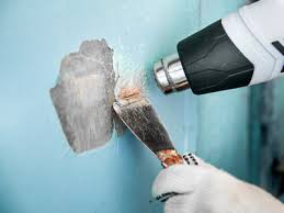 Werkzeug und baumaterial für profis und heimwerker. Farbe Entfernen So Geht Es Richtig Hagebau De