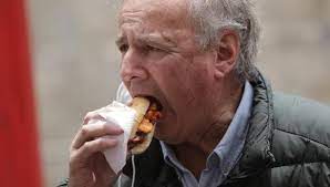 Y muchas más recetas de chicharrón. Alfredo Barnechea Empezo La Campana Barnechea Degusto Su Pan Con Chicharron Politica Peru21