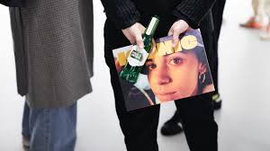 How to make $1 million, selling just 1 album; Making better content, less  accessible.