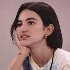 She began her career in 2009 through capricho magazine, participating in galera capricho, modelling in fashion editorials and being part of behavioural articles for the magazine. Pin On Manu Gavassi