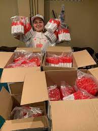 6 acts of kindness during the coronavirus outbreak that will restore your faith in humanity. Coronavirus Care Amazing Acts Of Kindness During A Pandemic Salud America