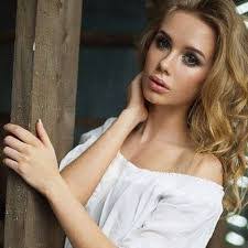 Ava Willis's Instagram, Twitter & Facebook