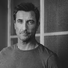 📷 @leeroy.t . #portrait #headshot #blackandwhite #moments . .  @sophiejermynmanagement