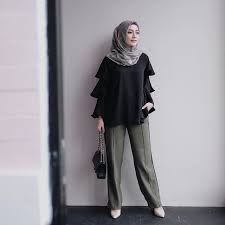 Style wanita kantoran berhijab, style kantoran wanita hijab, pakaian formal wanita berhijab, style kantor simple, style hijab kantor casual, style hijab kantor simple, fashion wanita berhijab untuk kuliah, fashion untuk wanita kurus dan pendek berhijab, 10 Inspirasi Gaya Hijab Casual Buat Ke Kantor Biar Tampil Beda