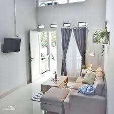 Rumah kecil sederhana bisa tampak elegan dan apik dengan penataan dekorasi yang tepat. 12 Cara Hias Ruang Tamu Sempit Agar Nampak Lebih Luas Menarik Ilham Media