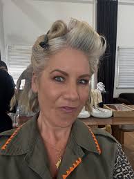 ✨ Hair and make up have never been my forte! I've been much more into  clothes and style over the years. The last couple of weeks I've been trying  to learn some