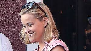 Reese witherspoon hairstyles are equally famous as her acting. Reese Witherspoon S Short Bob Haircut See Hair Makeover Pics Hollywood Life