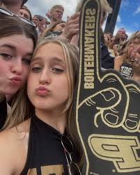 maggie :) (@maggie.holcomb) • Instagram photos and videos