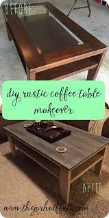 Our coffee table is previously glazed (see the dark parts in the grooves?) and then also distressed (see the exposed white parts near the center?). So Bauen Sie Einen Modernen Bauernhaus Kaffeetisch Klassischer Quadratischer Couchtisch Mit Lackiertem Sockel Und Rustikaler Fleckiger Tischplatte Komplett Coffee Table Makeover Diy Farmhouse Coffee Table Rustic Coffee Tables