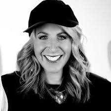 Ellyn Davidson's Instagram, Twitter & Facebook