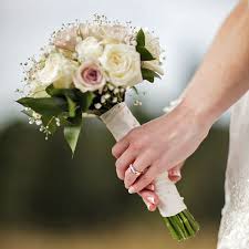 Most flowers remain on their natural stems, though some will be wired to achieve the look desired. Florists Tauranga Flowers Tauranga Otumoetai Bethlehem Floral