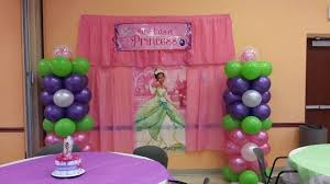 There are so many ways to incorporate the frog prince or the princess and the frog ideas into a beautiful and fun baby shower. Picture Area Back Drop Balloon Columns Princess And The Frog Shelly Sdecor Frog Baby Showers Baby Shower Backdrop Balloon Columns