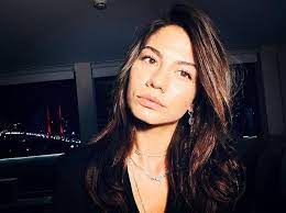 الحساب للمسلسلات التركية V Instagram صورة جديدة لـ ديميت اوزديمير Demetozdemir 2021 Unluler Instagram Iyi Geceler