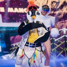 Then keep reading as we've done some sleuthing and think we have uncovered the identities of the contestants on the october 9 episode, including the penguin. Masked Singer France Just Ended It S Season 2 And The Amazing Manchot Has Taken First Place Themaskedsinger
