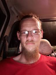 This one-armed squirrel has the cutest reaction whenever his parents get  home 🧡