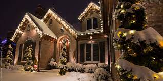 Heath secures an icicle string light set to the roofline using universal shingle/gutter light clips. The Newbies Guide To Outdoor Christmas Decorating