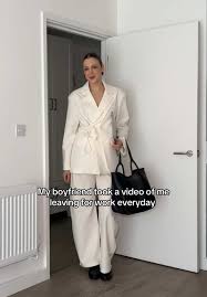 Creative Office Outfits for Corporate Fashion