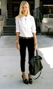 Black And White Button Up Shirt Outfit White Button Up Shirt Black Cropped Jeans Black And White Shirt Work Outfits Women Black Pants Outfit