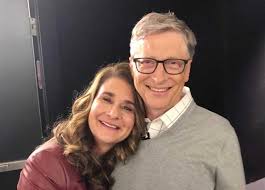 بيل وميليندا غيتس، يونيو 2009. Ø¨ÙŠÙ„ Ø¬ÙŠØªØ³ ÙŠØ­Ø¯Ø¯ Ù…ÙˆØ¹Ø¯ Ù†Ù‡Ø§ÙŠØ© ÙƒØ§Ø¨ÙˆØ³ ÙƒÙˆØ±ÙˆÙ†Ø§ ÙˆØªØ¨Ø±Ø¹Ø§Øª Ø¬Ø¯ÙŠØ¯Ø© Ø§Ù„Ù…ØµØ±ÙŠ Ø§Ù„ÙŠÙˆÙ…