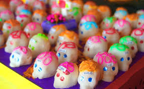 Calaveras De Dulce Dia De Muertos Dia De Muertos Un Engano Dia De Muertos Calaveras De Azucar Altares De Muertos