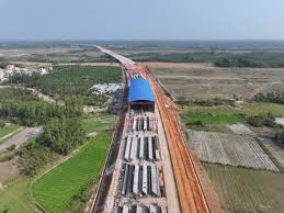 海南洋浦疏港高速：五一坚守，建设正酣- 中国日报网