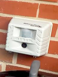 Buy bird ultrasonic pest repellers and get the best deals at the lowest prices on ebay! Amazon Com Bird X Balcony Gard Ultrasonic Bird Repeller Sonic Bird Repeller Garden Outdoor
