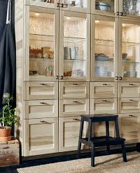 Eine Riesige Aufbewahrungswand In Einer Kuche U A Mit Metod Unterschrank Mit 3 Schubladen Weiss Mit Torh Ikea Kuchenideen Kuche Ideen Bauernhaus Kuchendesign
