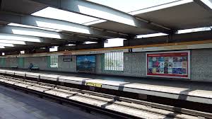 Parque o'higgins has a large, paved, central area where many local children learn how to bike and skate, and. File Andenes Metro Parque Ohiggins Jpg Wikimedia Commons