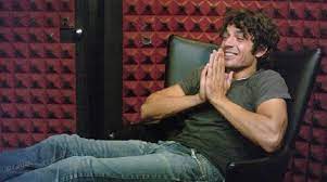 Luca argentero ha ripetuto la scena del suo film poli opposti con rebecca de pasquale. Grande Fratello 14 Luca Argentero Torna Nella Casa