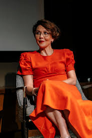 Welcome to the maggie gyllenhaal subreddit. Maggie Gyllenhaal Has A Tip For Finding The Perfect Glasses