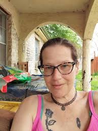 Laura's shoe size is either 6.5 or 6 with a wide width