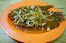 Selain enak dimasak saus tiram dan saus mentega, menu seafood juga lezat dimasak saus padang. Saus Padang Alief Workshop