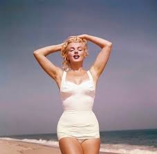 Norma jeane mortenson), в крещении но́рма джин бе́йкер (англ. Krasota I Zdorove Figura Merilin Monro V 50 H Godah Schitalas Idealom A Chto Skazhete Sejchas Kak Vam Takie Formy