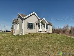 J Ai Vendu Sans Commission Avec L Aide De L Equipe Duproprio House Styles Bungalow Outdoor Structures