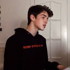 His cover songs are popular on youtube. Manu Rios Manurios Di Instagram Manu Boyfriend Material Beautiful Boys